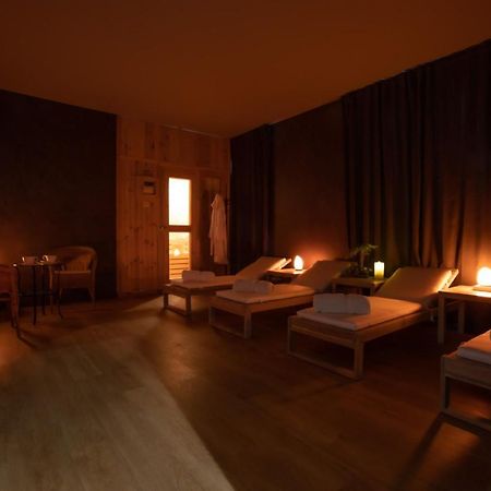 B&B Quattro Stagioni Charme And Wellness Besnate Eksteriør billede