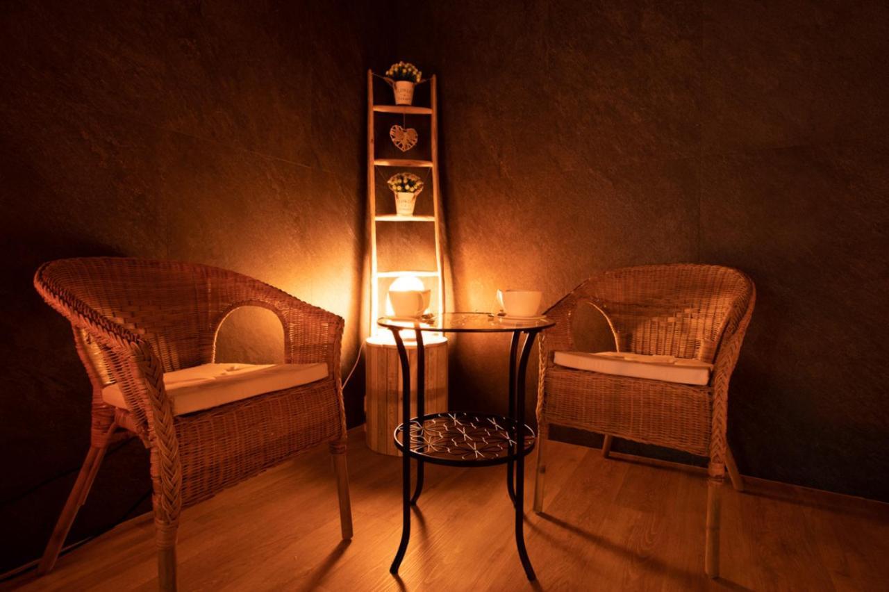 B&B Quattro Stagioni Charme And Wellness Besnate Eksteriør billede